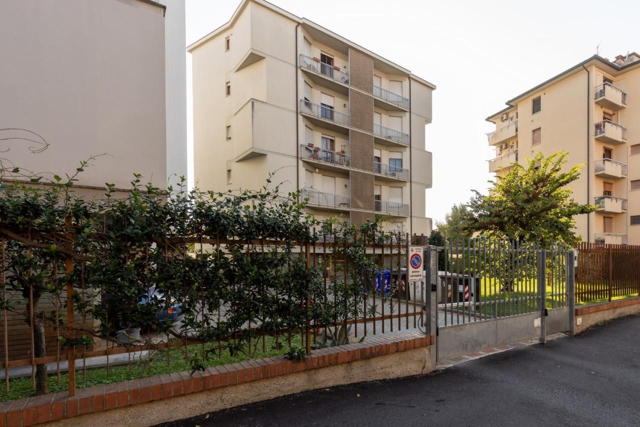 Pisa Quiet And Bright Flats With Balcony Apartment ภายนอก รูปภาพ