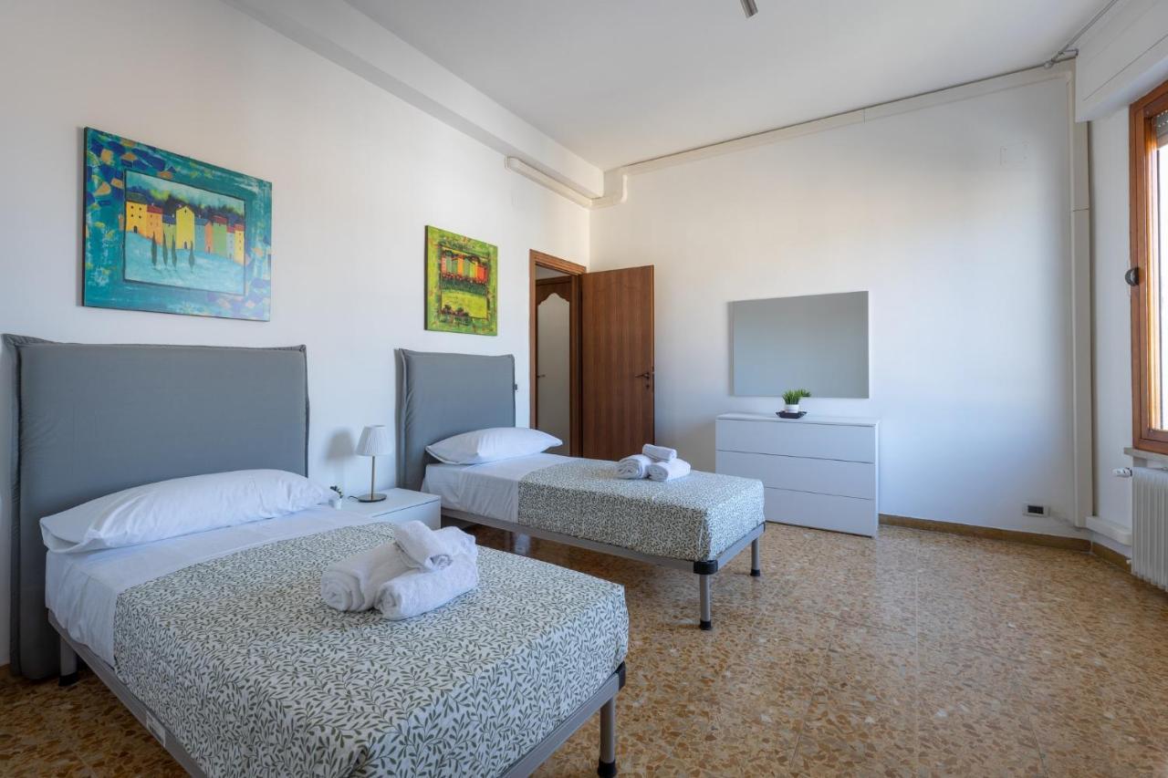 Pisa Quiet And Bright Flats With Balcony Apartment ภายนอก รูปภาพ